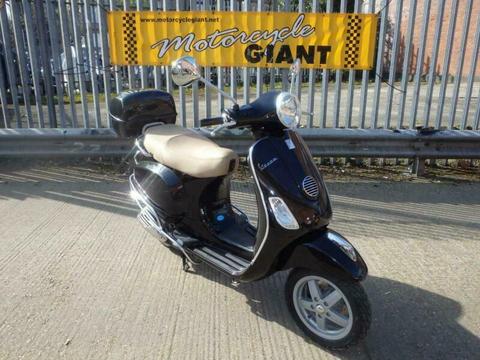 Vespa LX 125 2010 ONLY 2,400 miles, FULL service history 1 previous owner