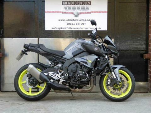 16 REG YAMAHA MT 10 IN NIGHT FLUO LOW MILES 1 PREV OWNER FULL HISTORY