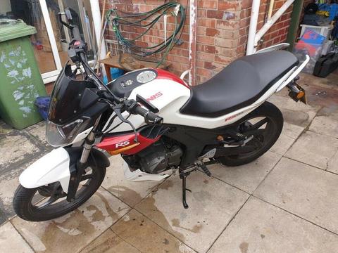motorcycle sinnis 125rs less than 3years old 66 plate very clean